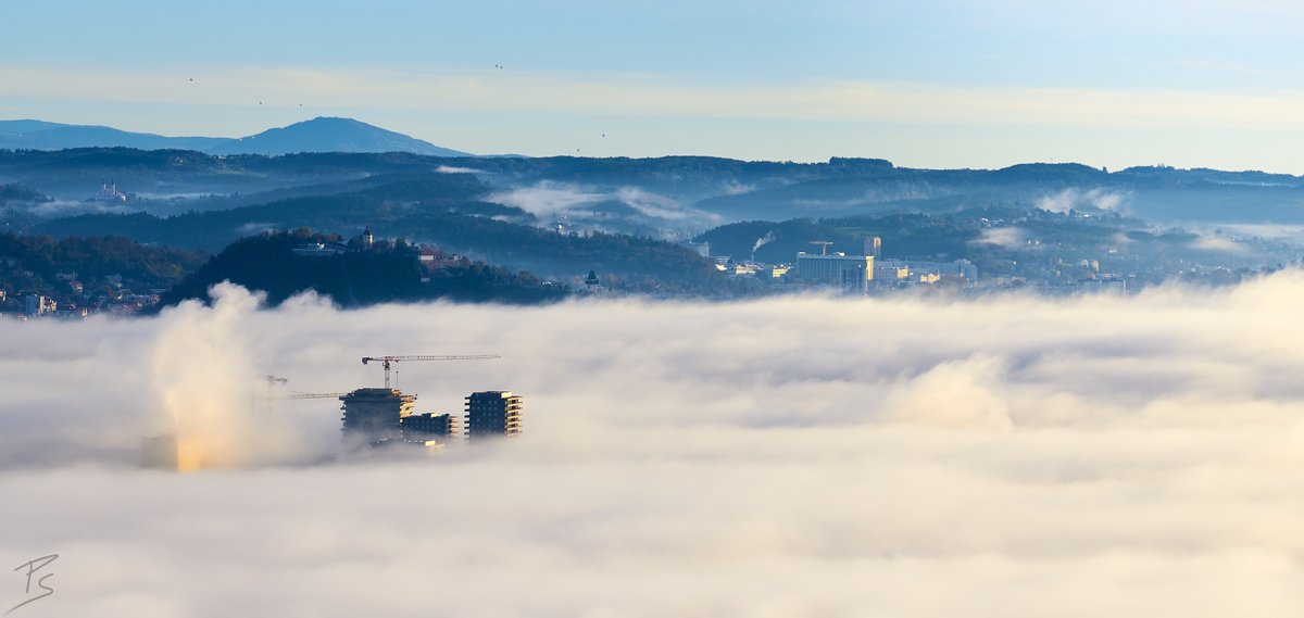 Stadt aus dem Nebel

#photography #Graz #landscape #fotomontag