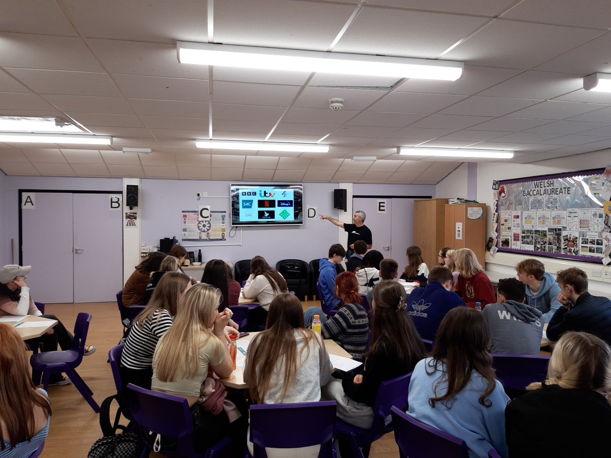 Heddiw fe wnaethom gyflwyno sesiynau yn <a href="/crickhowellhs/">Crickhowell HS</a> a <a href="/brecon_high_sch/">BreconHigh School</a> ym Mhowys, sy’n golygu ein bod bellach wedi darparu sesiynau Wyneb yn Wyneb ym mhob awdurdod lleol yng Nghymru eleni.
Mae ein her #DrosGymru wedi'i chwblhau gyda mis yn sbâr!
<a href="/LlC_Addysg/">Llywodraeth Cymru Addysg</a> 
<a href="/GyrfaCymru/">GyrfaCymru</a>