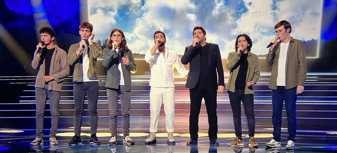 lavvinta's tweet photo. Ci semu ritrovi torna « per un abbracciu
cumunu » 
Nous avons chanté « Catena » sur le plateau de la @StarAcademyTF1 avec @GIRACKENDJI et @patrickfiorioff ! 🎶

L'album @CorsuMezuMezu est disque d'or ! 📀

#staracademy #catena #lavvinta #kendji #patrickfiori #tf1 #corsica https://t.co/zyq8aBaHVR