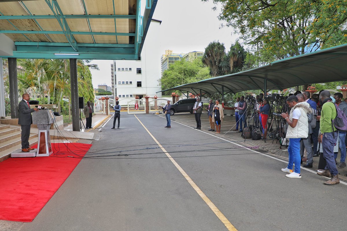 KindikiKithure's tweet photo. The Inspector General of Police has reorganized the Nairobi Police Command and deployed additional specialized police units, drawn from the  General Service Unit (GSU) and Rapid Deployment Unit (RDU). This will effectively deal with the criminals engaging in City muggings. https://t.co/JKsGlfKgnb