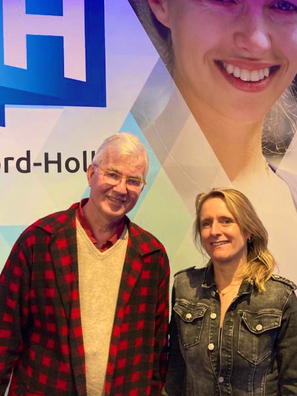 Beroemde pianisten uit de hele wereld, laten de Amstelveense pianostemmer #MichelBrandjes invliegen om hun vleugel te stemmen. Vandaag was hij bij mij in de studio voor een gesprek! nhnieuws.nl/podcasts/lunch…