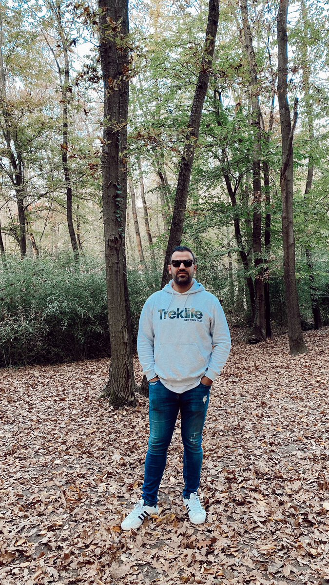 mstfpne's tweet image. Aslında yaprak sıkılmıştı ağaçtan, bahaneydi sonbahar 🍂