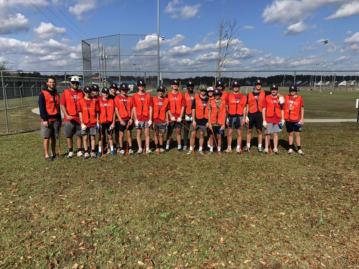 Great Day This Saturday! From K.C. West to Harbor Freight <a href="/LEDemon_Basebal/">LEHS Demon Baseball</a> helped make our community a little cleaner! #ONECOMMUNITY #DEMONSTRONG
