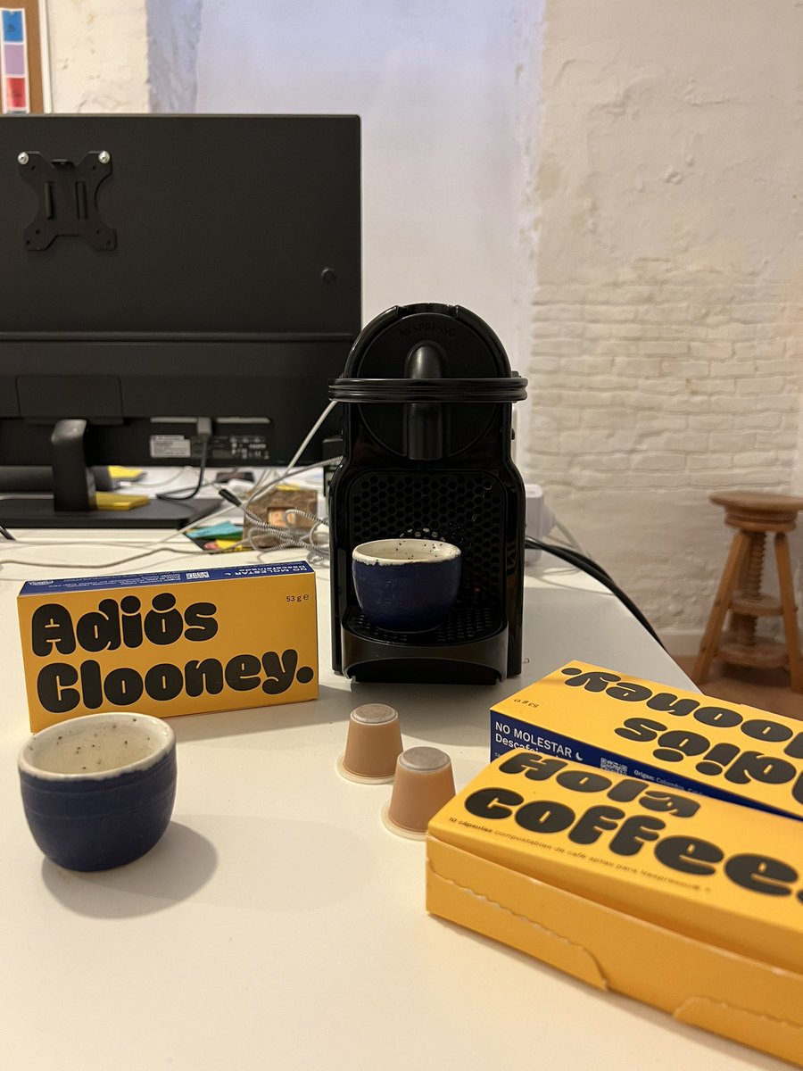 En <a href="/holacoffeeroast/">Hola Coffee</a> nuestra misión es mejorar las diferentes formas de disfrutar el café, de una forma sencilla e inclusiva. Esto incluye el método doméstico más usado en este país, las cápsulas. Hola cápsulas compostables, adiós Clooney 👋