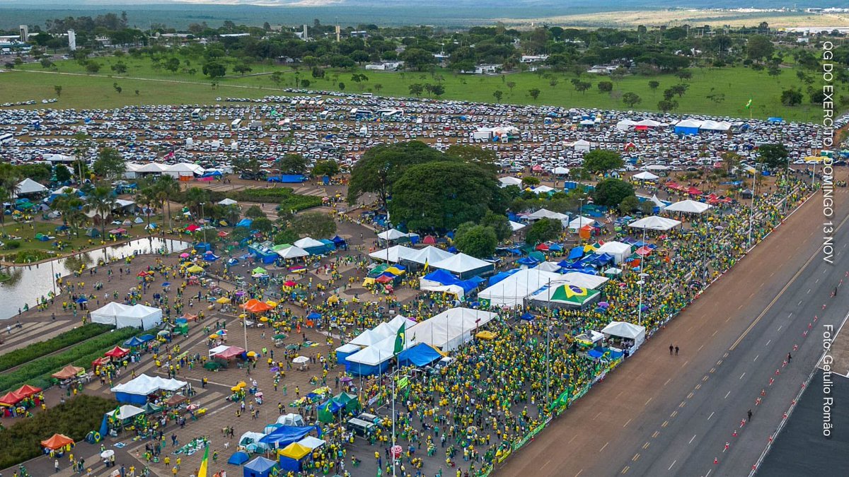 VlogdoLisboa's tweet image. Brasilia está assim no QG do EXÉRCITO 14/11/22