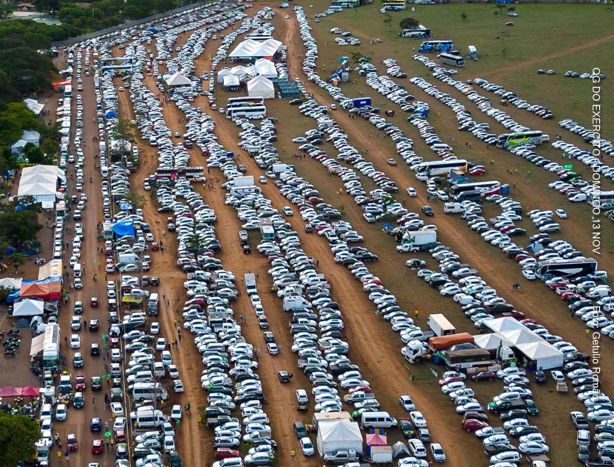 VlogdoLisboa's tweet image. Brasilia está assim no QG do EXÉRCITO 14/11/22