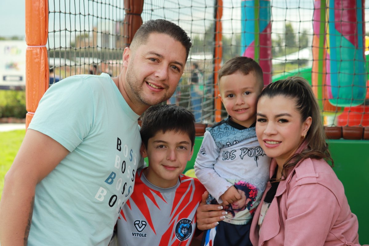 CasaRocaSabanaN's tweet photo. Familias sanas, amistades sabias e iglesias fuertes para tener una vida sana e impactar la sociedad. Amar es recibir de Dios y dar de Dios.

👉 El Mejor Ambiente Familiar
🔴▶️ https://t.co/X4vnQtfKEF

#VolverADios #RegresoAlTemplo #Iglesia #CasaRoca #VolverAlaFamilia https://t.co/rbjNrGTztt