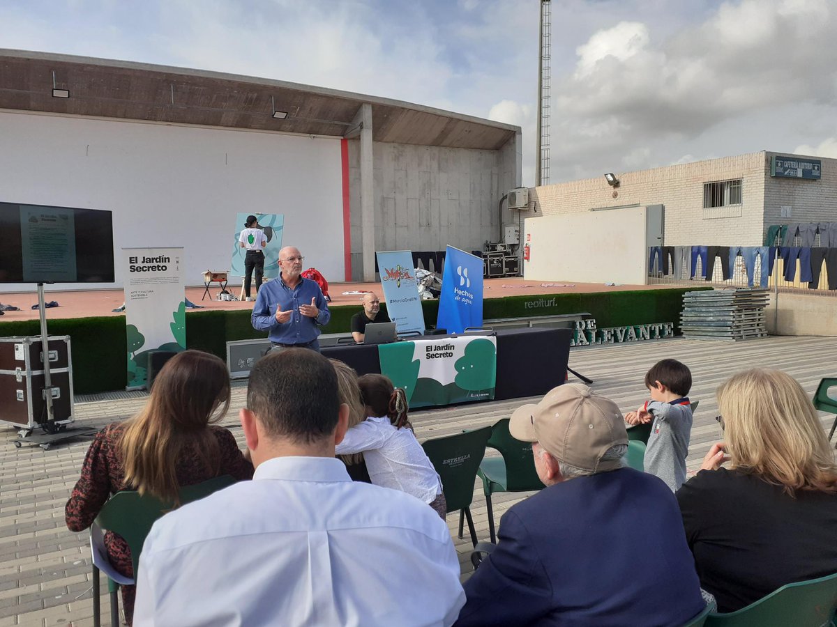 El fin de semana, la #FundaciónSoltec formó parte del festival de sostenibilidad El Jardín Secreto. Fernando Ortuño, Director Global EHS y Calidad en Soltec compartió una pequeña charla con los asistentes sobre sostenibilidad y medioambiente que inspiró a jóvenes y adultos