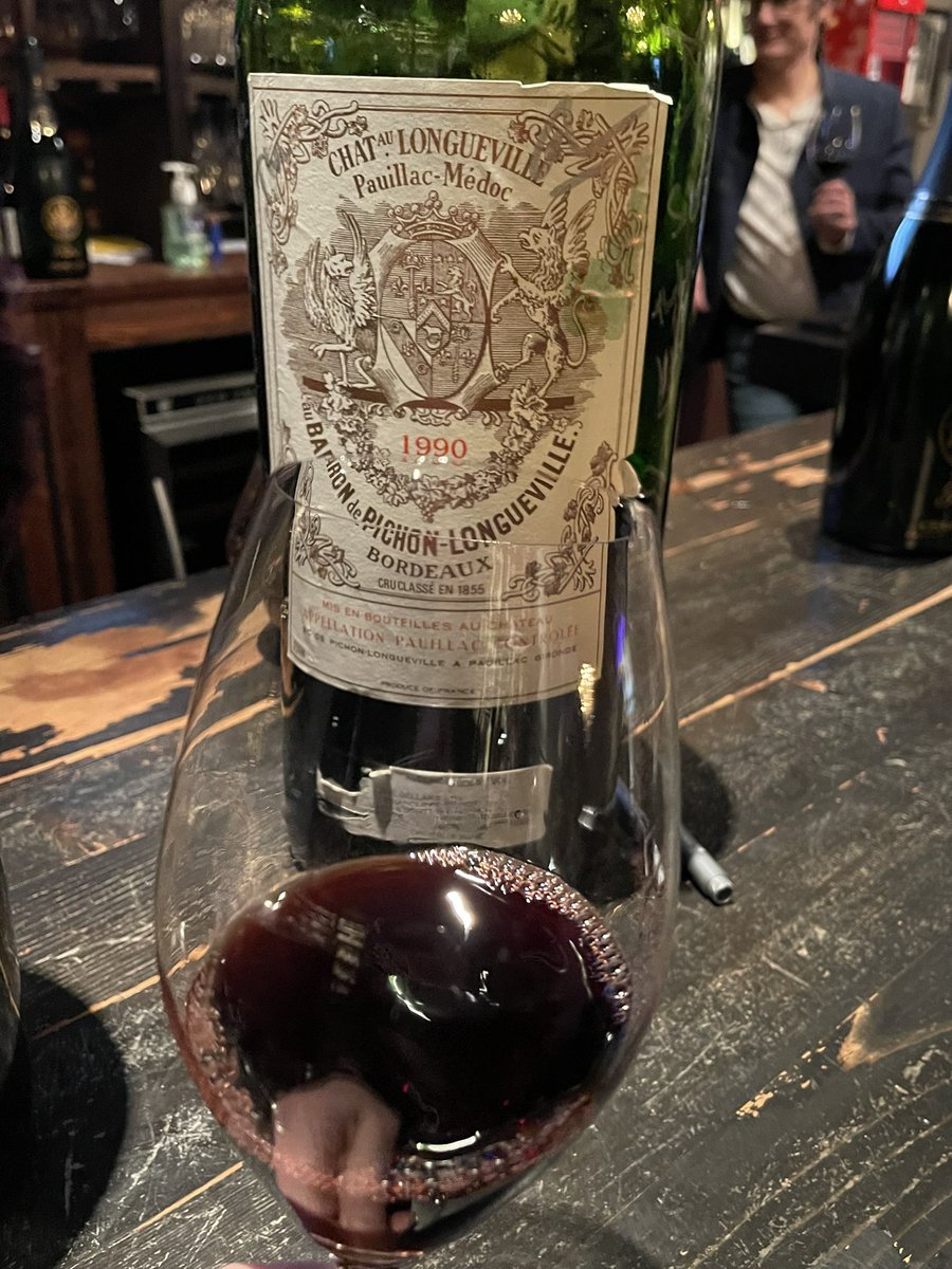 The 1990 Chateau Pichon Baron was extremely impressive the first time I tried it and it has been consistently outstanding ever since! That is especially true for this stellar 6-Liter bottle, which we tasted a few days ago!

instagram.com/reel/Ck8ou2WgJ…
#pichonbaron #bordeaux