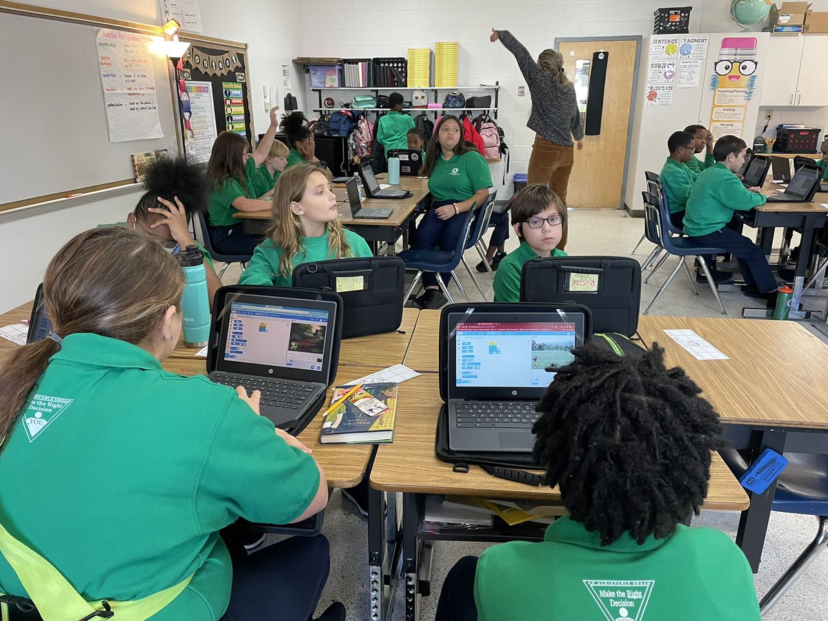 JessDCunningham's tweet image. Using Scratch to code angles and practice vocabulary. #grade5 @MsMacyHenry @SeatackDream #domath #mathematicians