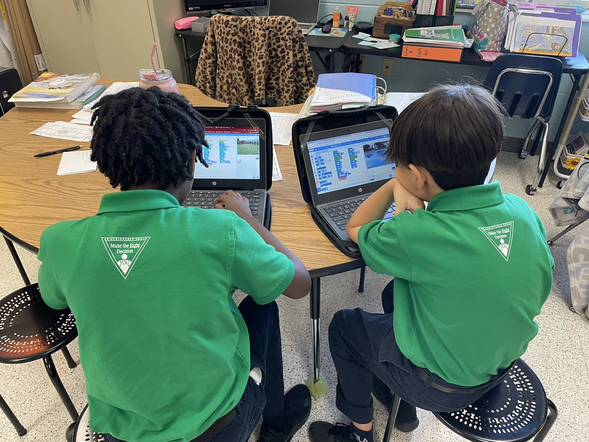 JessDCunningham's tweet image. Using Scratch to code angles and practice vocabulary. #grade5 @MsMacyHenry @SeatackDream #domath #mathematicians