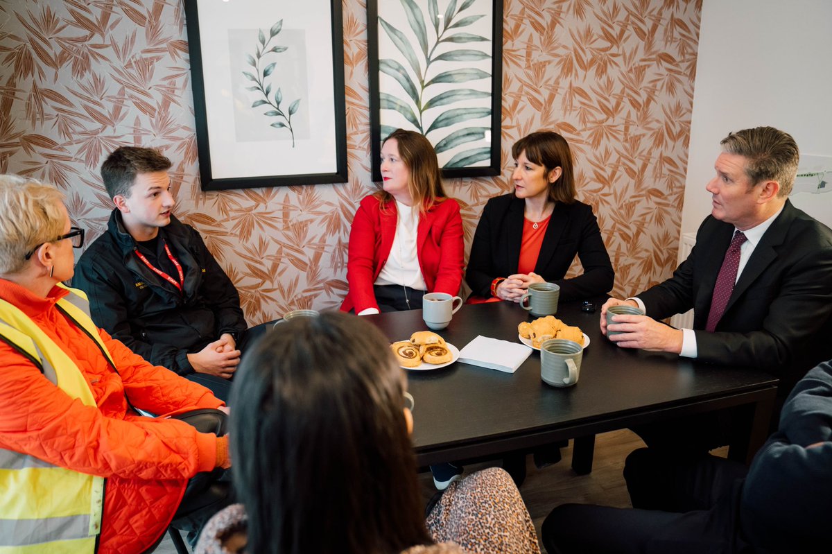 emily4MK's tweet photo. So good to welcome @Keir_Starmer and @RachelReevesMP to MK to talk about the struggles people have getting on the housing ladder during this economic crisis created in Westminster #loveMK @MKLabourParty https://t.co/lTv8KGdxwG