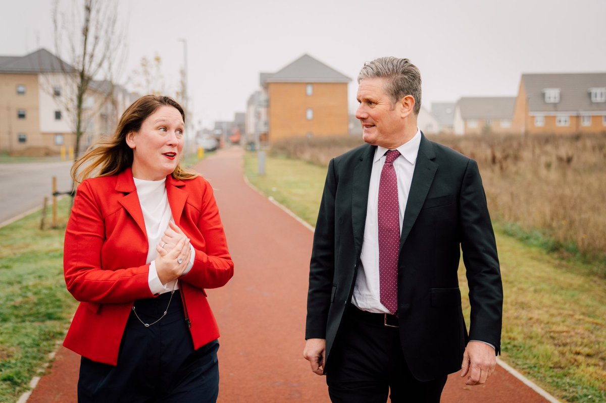 emily4MK's tweet photo. So good to welcome @Keir_Starmer and @RachelReevesMP to MK to talk about the struggles people have getting on the housing ladder during this economic crisis created in Westminster #loveMK @MKLabourParty https://t.co/lTv8KGdxwG