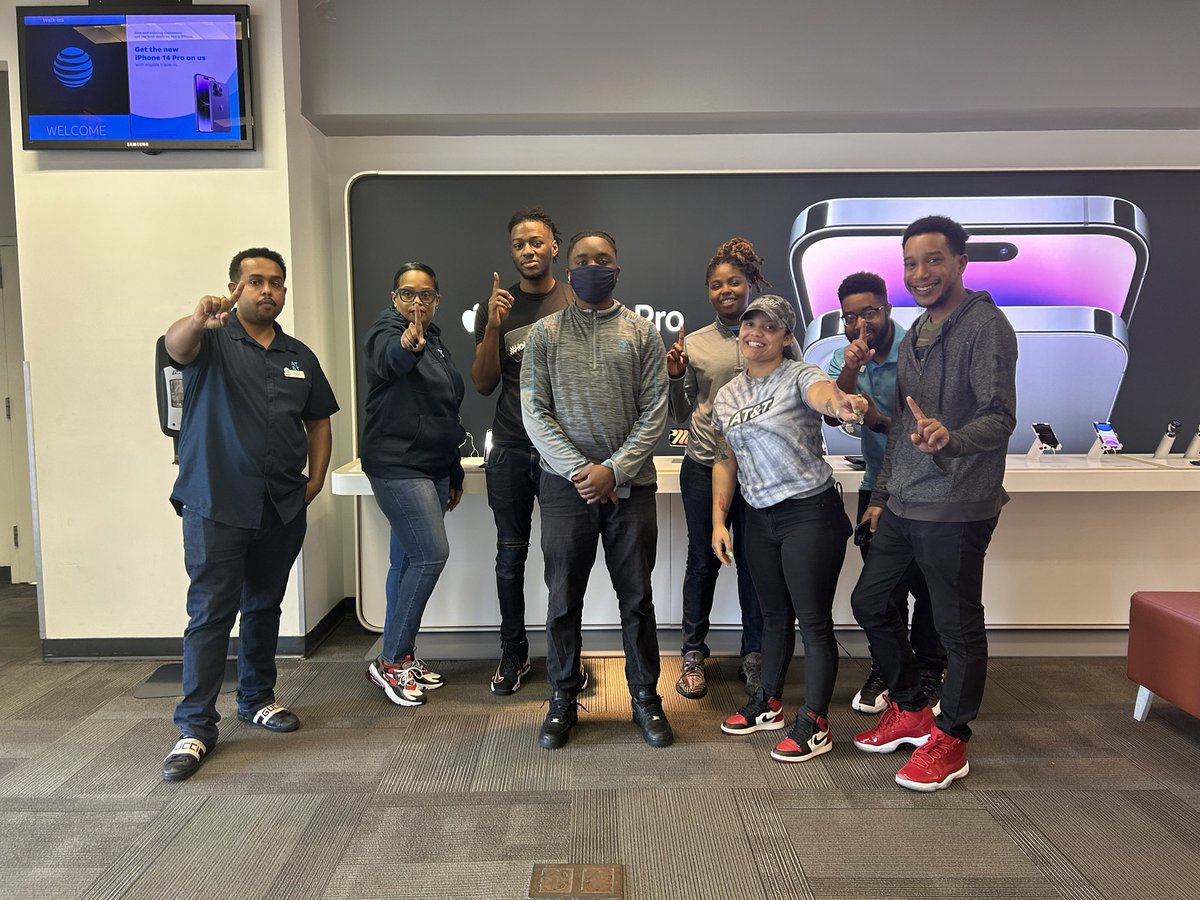 jadakeels's tweet photo. Where to start…what a great 1st year I’ve had so far, &amp; it’s still not over yet!! So appreciative, &amp; proud to have been a #WaldorfWolf. This next chapter is about flourishing, enhancing &amp; execution. So excited for what the future holds. Silver spring we going up!!🤩🚀
#LifeAtATT https://t.co/U9eUwMPnxE