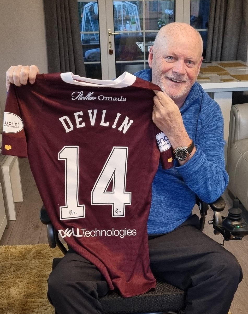 steviemorris007's tweet image. When your favourite player sends you his poppy shirt before boarding the plane for the world cup❤ 
Thank you so much! @cammy_devlin