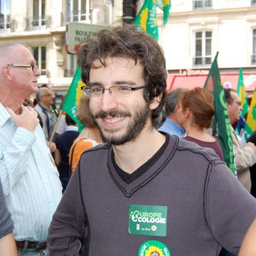 Si vous vous interrogez sur le parti pris idéologique des chaines du service public, sur le ton rouge-vert qui irradie l'antenne (et pas seulement les JT), étudiez la biographie de Stéphane Sitbon-Gomez, 'directeur des antennes et des programmes' de France TV depuis 2 ans.