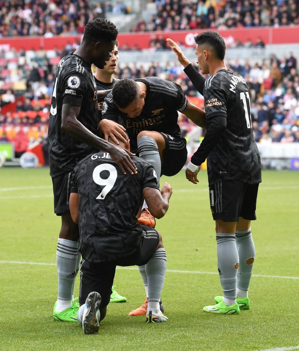 TaZRahman7's tweet photo. I can't live without you @Arsenal 🥹♥️ https://t.co/Mxvjf1A6ob
