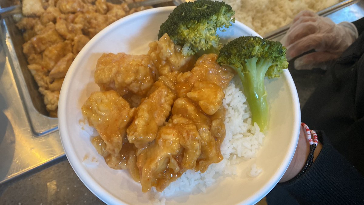 StIgnatiusQuest's tweet photo. Beef ๐
Pork ๐
Chicken ๐
โฆ.broccoli ๐ฅฆ
We have the whole (delicious) farm today ๐ฉโ๐พ๐จโ๐พโบ๏ธ
#quest #QuestFoodIsTheBestFood #TullyHall #DamenHall #SaintIgnatius #Lunchtime https://t.co/wjJIPWWnpl