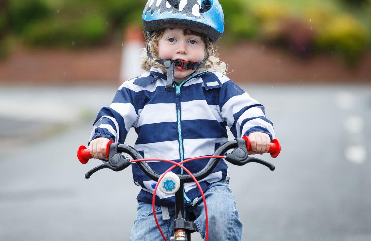 It’s #roadsafetyweek 🚘✋

Wales’s new 20mph speed limit in residential areas will make streets safer for children to walk and wheel.

Here's seven things you might not know about the changes: gov.wales/seven-things-y…

#RoadSafetyWeek2022