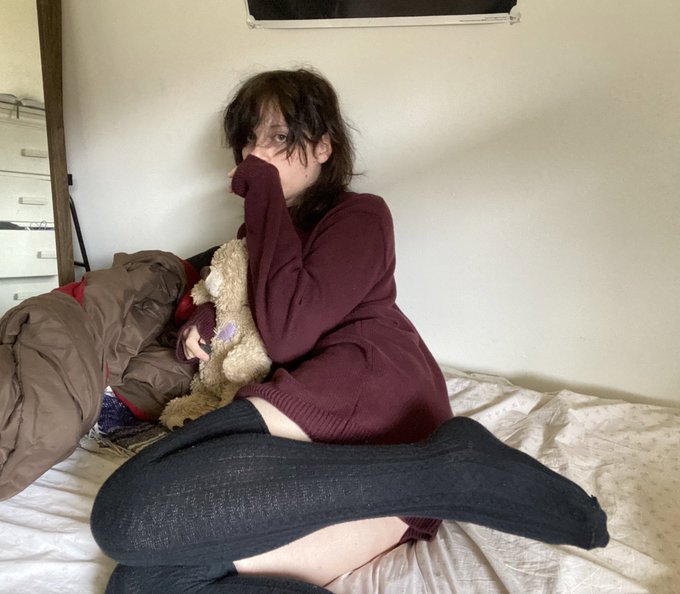 1 pic. Cozy tiem 
full set on my OF ? https://t.co/EKV5aOSlKY