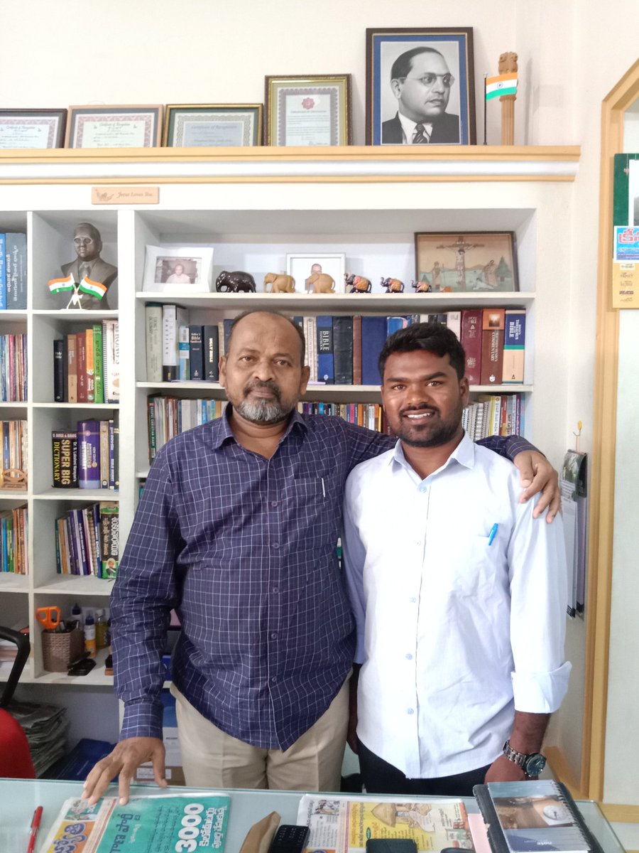 NAkulapally's tweet photo. దక్షిణ తెలంగాణ క్రిస్టియన్ మైనారిటీ రాష్ట్ర కోఆర్డినేటర్"అబ్రహం సర్&amp;మేడం"పాస్టర్ గారు అయినప్పటికీ బహుజన వాదాన్ని ప్రతి మనిషికి పరిచయం చేస్తున్న గొప్ప వ్యక్తి "ఏ పాస్టర్ ఇంటిలో ఇలా అంబెడ్కర్ గారి చిత్రం ఉండడం నేను చూడలే" SSU కమిటీ విషయమై వాళ్ల తమ్ముల కుమారులతో మాట్లాడాము https://t.co/c73V5za1o6