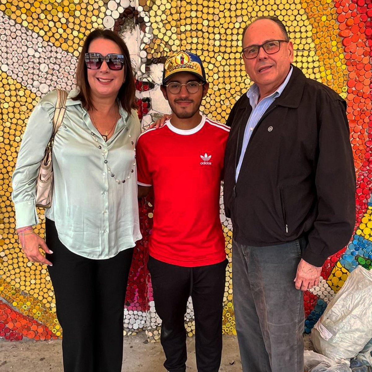 Maracaibo500's tweet photo. Desde @Maracaibo500 extendemos nuestras felicitaciones @Olivarescfc, a la Fundación Frelat y a los más de 100 voluntarios que trabajaron en la composición de tan hermosa obra. Así es la #Mcbo500 que todos queremos

¡Podemos lograrlo! #HaciaLos500Años

Foto del mural: @hchirinosch https://t.co/1sAnvrIb8C