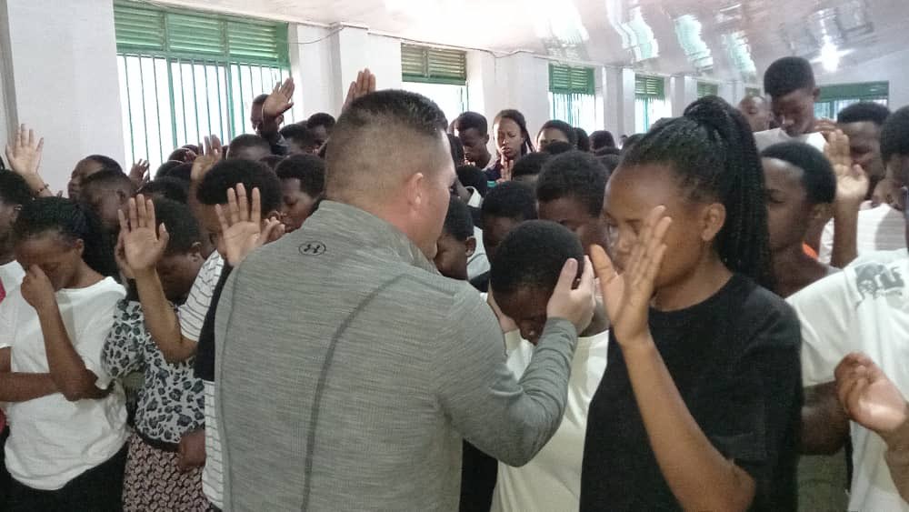 itsofkigali's tweet photo. Thread 2/2: With the Delegation from United State of America, today Restoration church have visited ITS KIGALI, for a Session of Pray, Praise and worship with the students of ITS KIGALI🙏❤️🤍 https://t.co/vqgCytGmpk