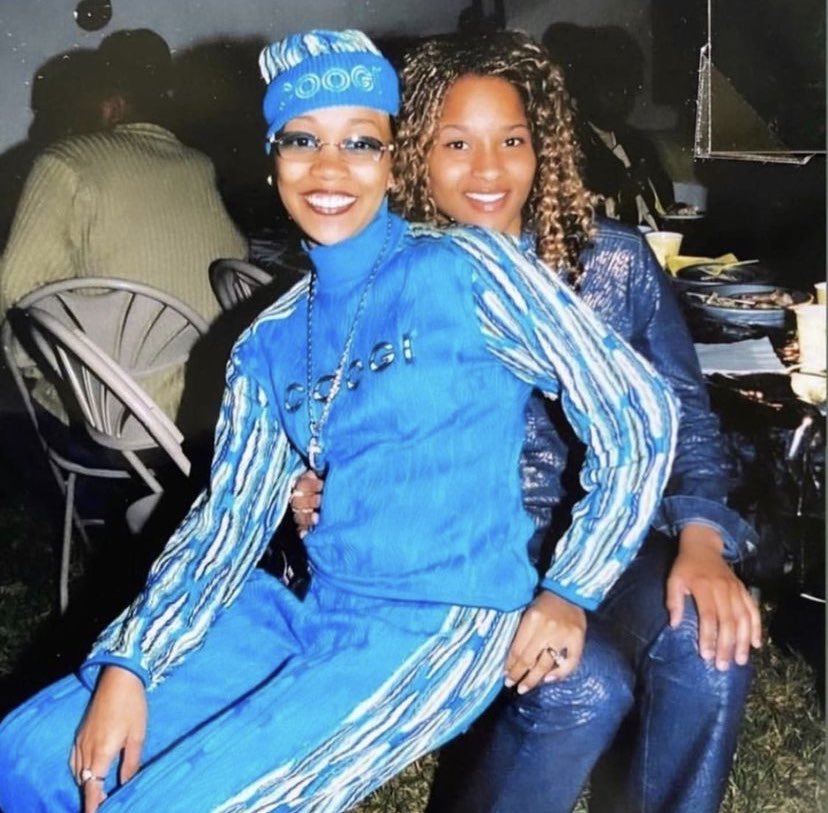Tavietavie's tweet photo. Your auntie and her roommate of 15 years at the Thanksgiving dinner. https://t.co/5ZLS5m8cFb
