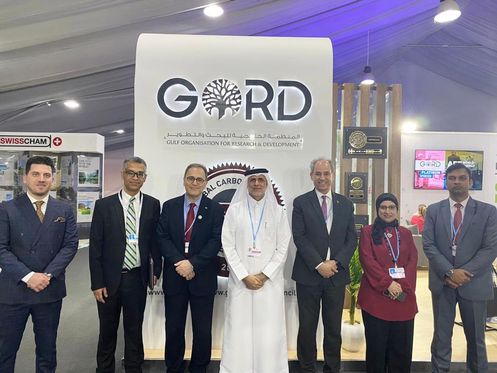 Pleasure to meet Dr. Yousef Alhorr, founding chairman of the Gulf Organization for Research and Development <a href="/GORDMENA/">GORD</a>, and discuss future collaboration with <a href="/AUC/">AUC</a> on energy and water issues. #COP27 #AUCxCOP27 #AUCClimateChange