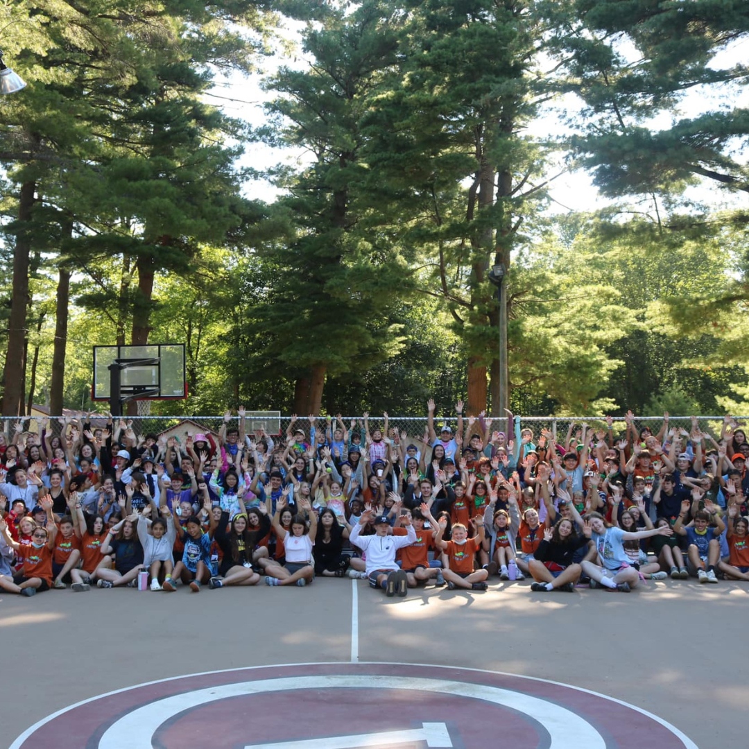 DwightHallYale's tweet photo. Camp Kesem provides free summer camp for kids whose parents have cancer. Camp Kesem at Yale is operated by 150 student volunteers and serves 140 campers ages 6-18 per year.
To learn more, see @CampKesem and @CampKesemYale!
#MemberGroupMonday #ChangeHappensHere #dwighthall https://t.co/BZZhoG4xr8