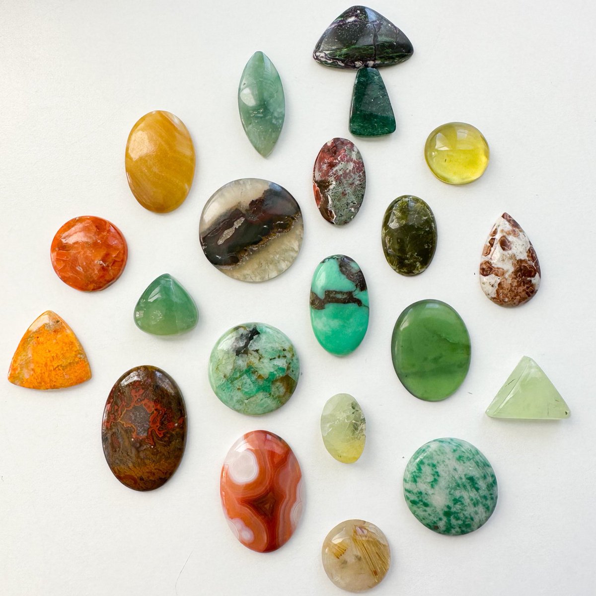 mildhippie's tweet photo. the crystals      🌲🍊🐛      the pendants

“pine &amp; citrus” collection coming to my shop November 18th at 4pm eastern time <3 https://t.co/6B2QCxsuI6