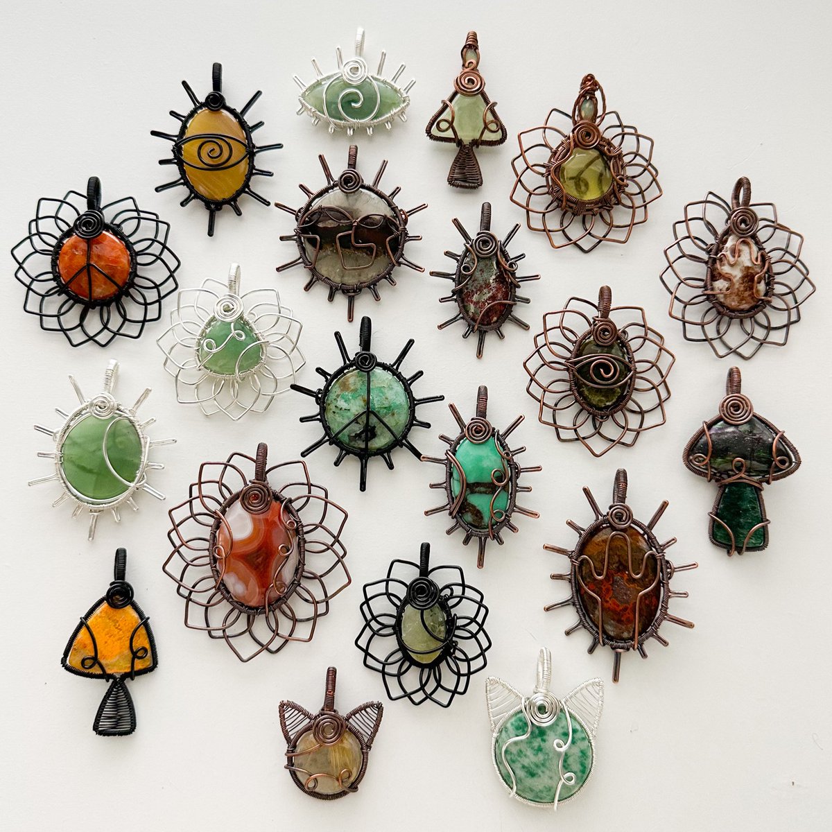 mildhippie's tweet photo. the crystals      🌲🍊🐛      the pendants

“pine &amp; citrus” collection coming to my shop November 18th at 4pm eastern time <3 https://t.co/6B2QCxsuI6