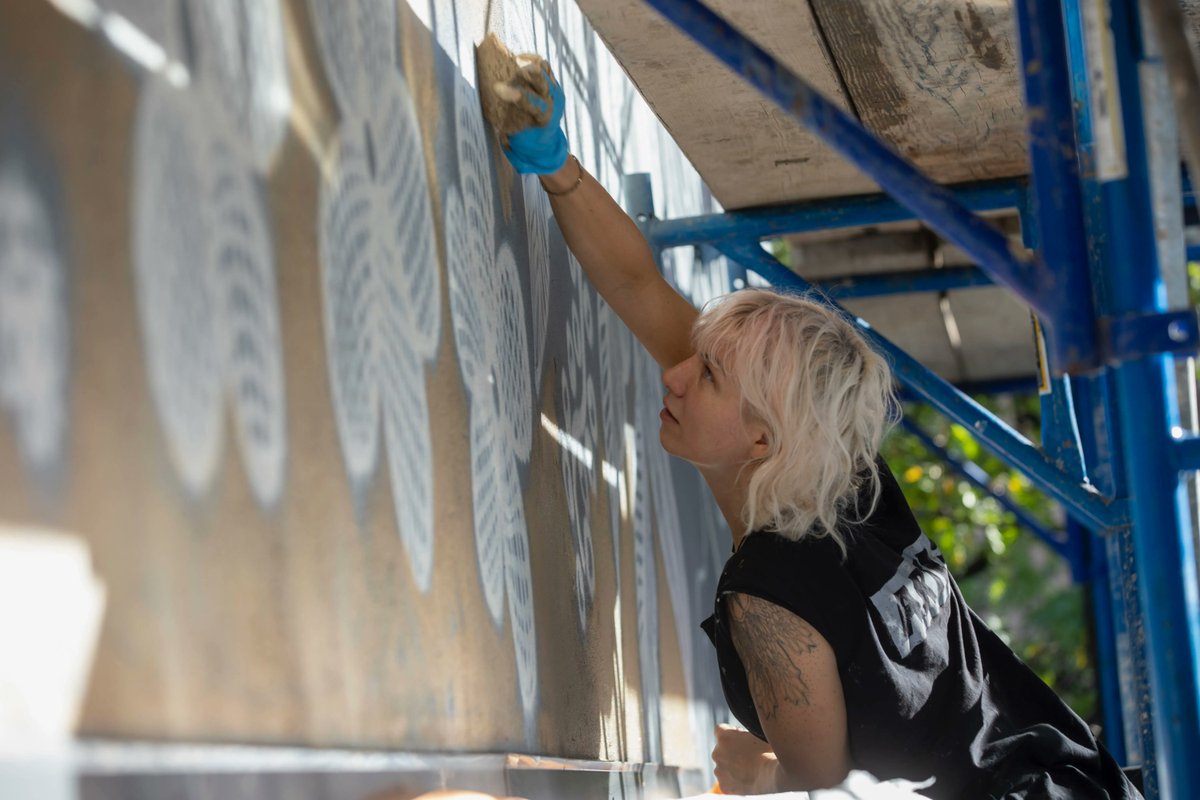 JerseyCity's tweet photo. NeSpoon, a modern street artist from Warsaw, Poland painted her first mural in the US with a lace motif across from Swift &amp; Co at 9th and Erie St. right here in #JerseyCity.

#MURALMONDAY #jcmap @JCArtCulture #nespoon https://t.co/iJ2OJiSsu4