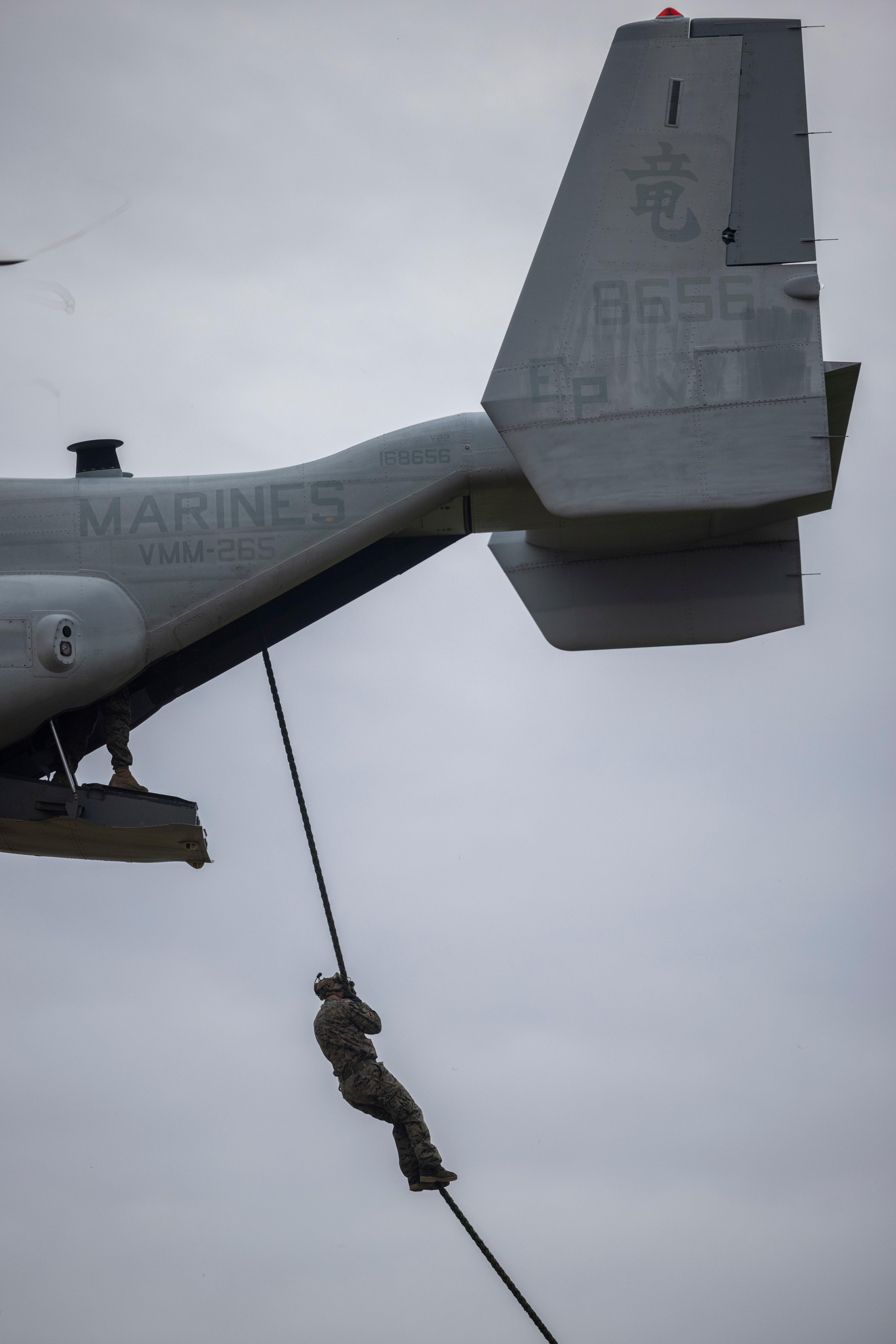U.S. Marines on X: #Marines with @IIIMEF rappel from an MV-22B Osprey  assigned to @1stMAW_Marines during a Helicopter Rope Suspension Techniques  Master Course in Okinawa, Japan, Nov. 1. Fast roping allows Marines