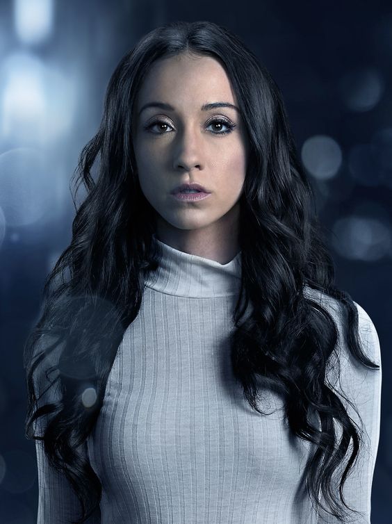 Happy birthday to the wonderful Stella Maeve!!! 