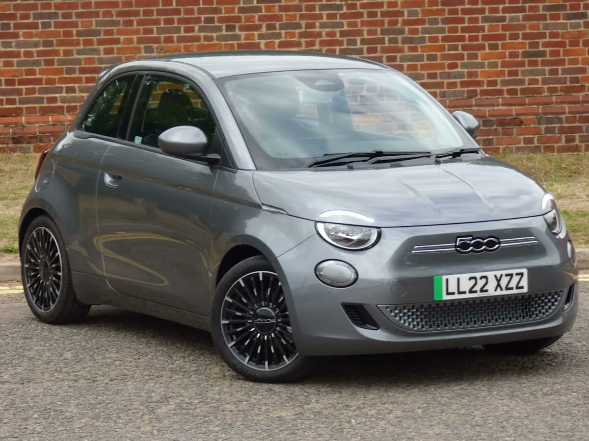 DEAL OF THE DAY: £4k off Fiat 500 Electric. Save more than £4,000 on this 22-plate electric Fiat 500 with 1,000 miles on the clock. For £26,549, get this Icon model with the larger battery capable of 199 miles buff.ly/3US3Gnd