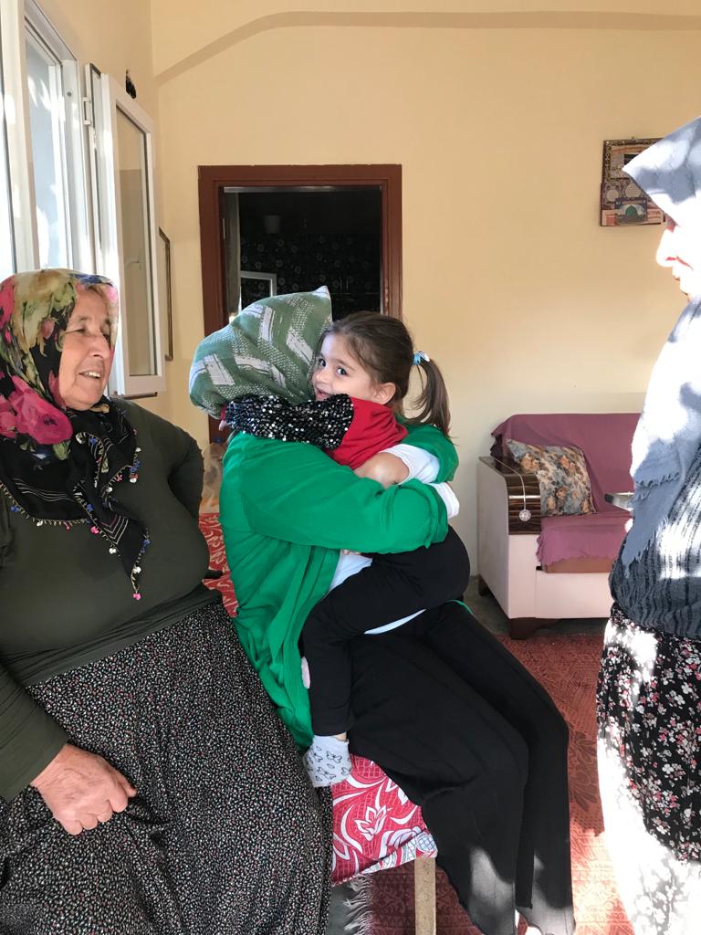 BasdanMediha's tweet photo. Üye ziyaretlerimiz esnasında tanıdığımuz  küçük merva neşesi , saf ve tertemiz samimiyeti ile bizleri enejisi ile donattı.🥰🧿.
@jsarieroglu @erkankandemir @aysekesir @mehmetay01 @sevilcan8 @DoganerHakk @HandanAltay2023 @SalihSari01 https://t.co/HwnZzqGX9R