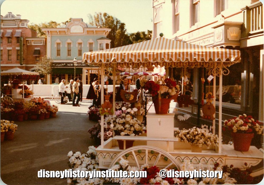 DisneyHistory's tweet photo. If there was a petition for anything in the Disney Parks, the one I would sign would to bring back the flower carts like these! #randomDHI #disneyland https://t.co/xwFxU1Otwq