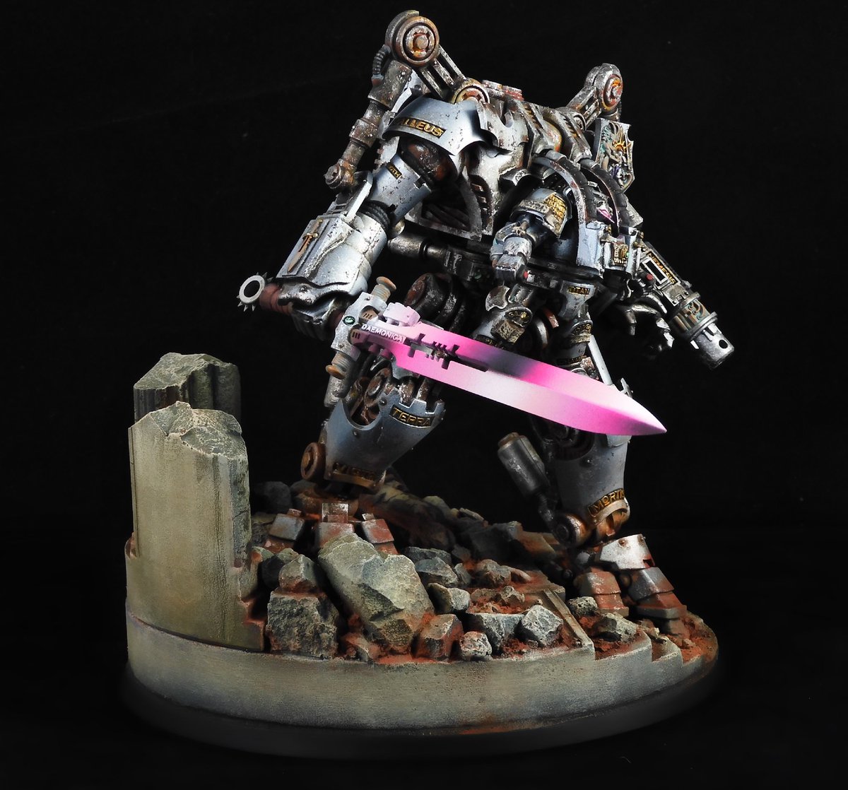 I painted up a dread knight for a buddies Grey knights. I wasn’t sure how the magenta sword was going to come out but he’s happy so I’m happy lol. #warhammer40k #greyknights #WarhammerCommunity #painting #art #miniaturepainting #miniatures #warhammer