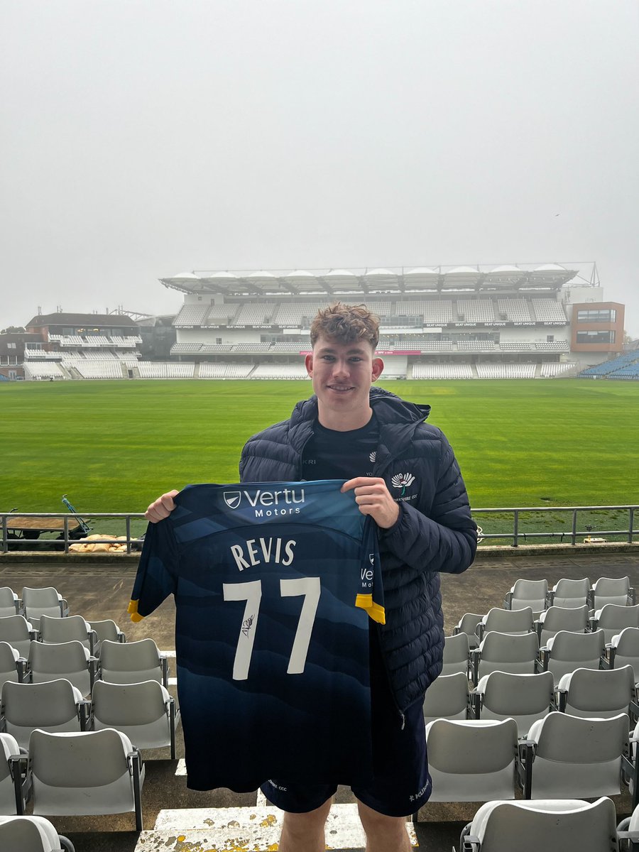 🚨 Giveaway 🚨 

To celebrate Matty Revis insight week we are giving away a Revis signed shirt🤩 

To enter, RT and make sure your following <a href="/MattyRevis/">Matty Revis</a> and <a href="/YorkshireCCC/">Yorkshire CCC</a> 🙌 

Winner announced by Matty during our exclusive interview on Friday! Good luck 🤞🔥 

#OneRose