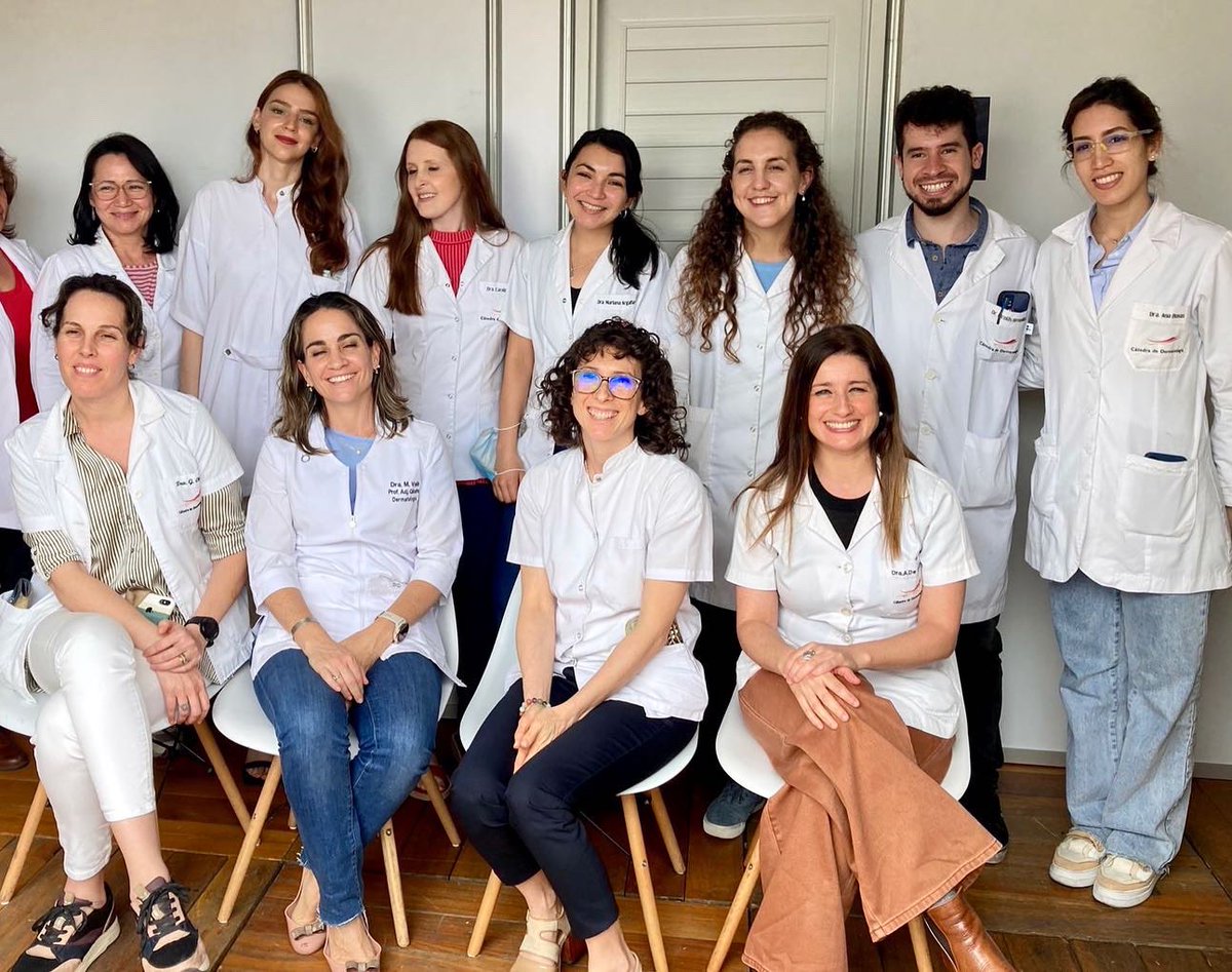 MaguiVola's tweet photo. La Facultad de Medicina, Cátedra de Dermatolgia estuvo conscientizando y checkeando la piel el fin de semana! Revisamos casi 600 pacientes y diagnosticamos varios cancer de piel!! Un éxito! A seguir trabajando !!! Gracias La Roche Posey por la organización y apoyo. https://t.co/rOXBm73VNj