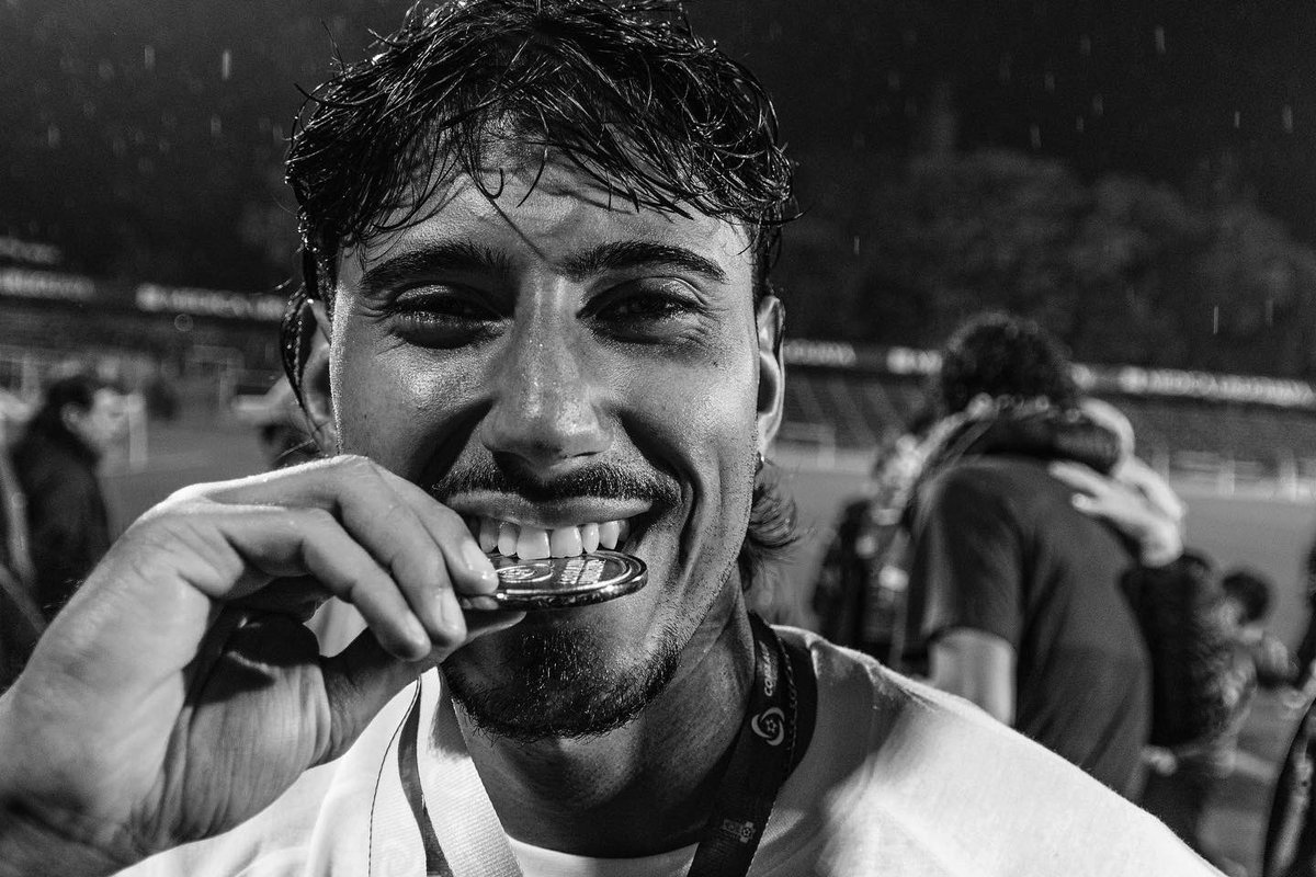 matirocha13's tweet image. La copa está en casa.
Salud campeones!!! 🏆💜
@DefensorSp