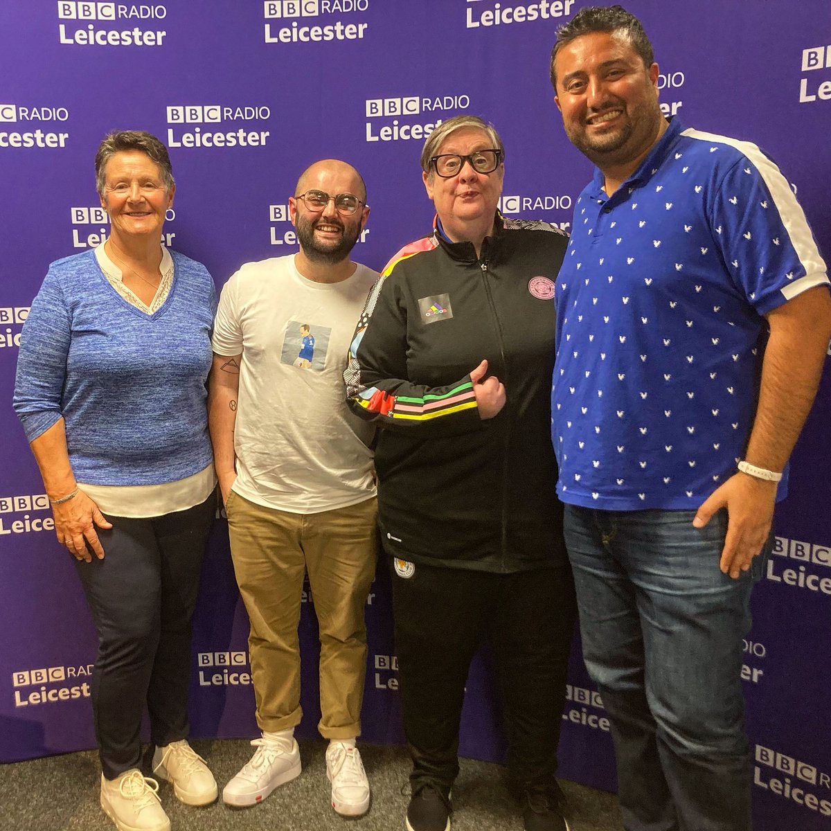 Huge thanks to Rishi, Kate & Fiona from @FoxesPride for popping in to @BBCLeicester today.

We recorded an open and honest chat focusing on how LGBT fans are feeling about the World Cup in Qatar. It’ll be available on the When You’re Smiling podcast later this week.
#LCFC 💙🦊🌈