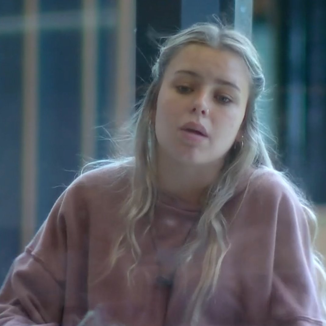 eeemiliano's tweet photo. tweet apreciación al look la resistencia casi angeles cuarta temporada que pegó coti 
#GranHermano https://t.co/2wOL7r8mWK