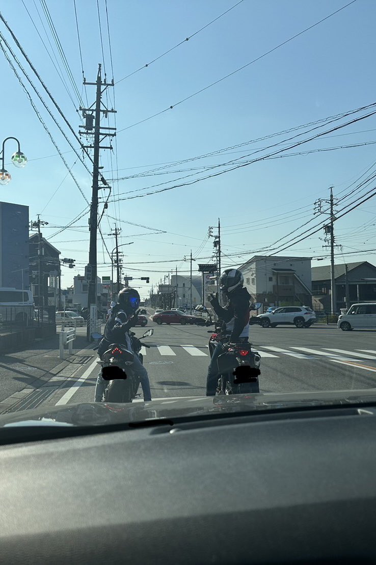 友達のバイク納車に同行したよ！
別の日に慣らし運転を兼ねてツーリングする予定"٩(ｰ̀ꇴｰ́)
左鮭さん  右職場の先輩  撮影友達