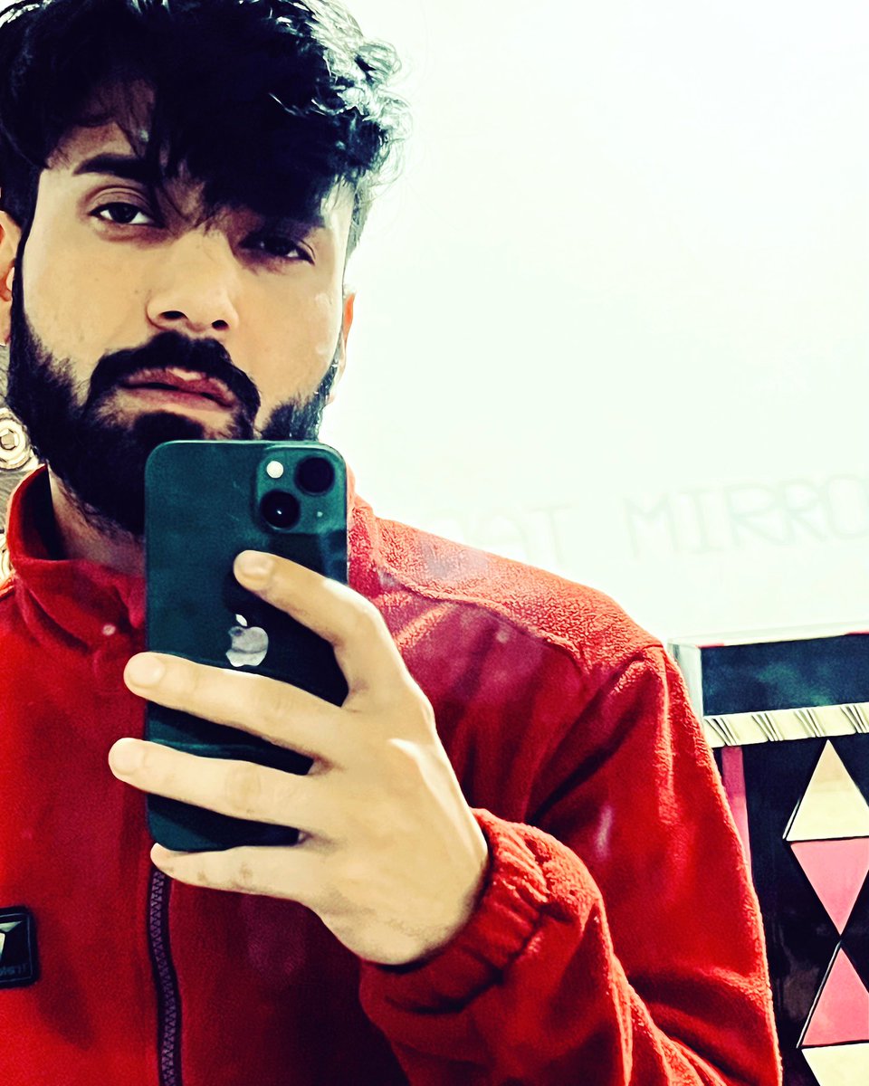 ye ek baat samajhne meñ raat ho ga.ī hai 
maiñ us se jiit gayā huuñ ki maat ho ga.ī hai 
                                                  …🖤🖤