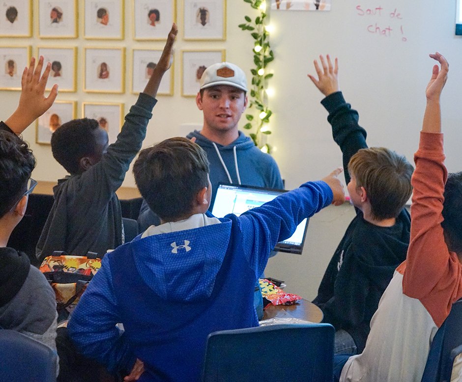 FrenshipISD's tweet photo. Over 76, 3rd-5th graders at @WestwindFISD have joined the Spanish Lunch Club hosted by Texas Tech University honor students. Twice a week, these groups come together to play games and sing songs as they learn Spanish.
Read more: https://t.co/dD31dR8m7L https://t.co/Vb4eE7PW7h