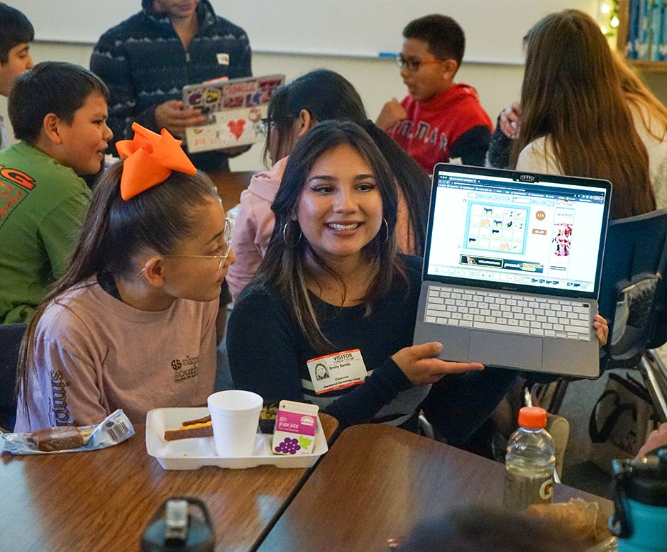FrenshipISD's tweet photo. Over 76, 3rd-5th graders at @WestwindFISD have joined the Spanish Lunch Club hosted by Texas Tech University honor students. Twice a week, these groups come together to play games and sing songs as they learn Spanish.
Read more: https://t.co/dD31dR8m7L https://t.co/Vb4eE7PW7h
