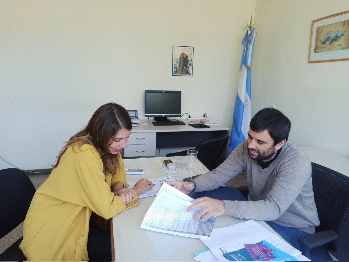 andres_merani's tweet photo. Junto a la concejala de Junín @Claritabozzano conversamos sobre las iniciativas locales para que las jubiladas y los jubilados de nuestra querida ciudad puedan vivir mejor.
#PAMIpresente 🇦🇷 https://t.co/9VtmLtjv85