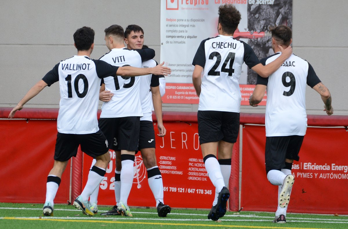 rcdcarabanchel's tweet photo. ⚪️⚫️ 𝗖𝗥𝗢𝗡𝗜𝗖𝗔 - 𝗝𝗢𝗥𝗡𝗔𝗗𝗔 𝟵 ⚪️⚫️

Crónica del partido del primer equipo🆚Ciudad de los Ángeles correspondiente a la Jornada 9 de la Preferente Madrileña Grupo 2🏆
📰🌐https://t.co/PHFXwG2tiC

Y las mejores fotos del partido 📸 @adn_zafra

📷https://t.co/efpc9qt7U3 https://t.co/Rmpca63fva